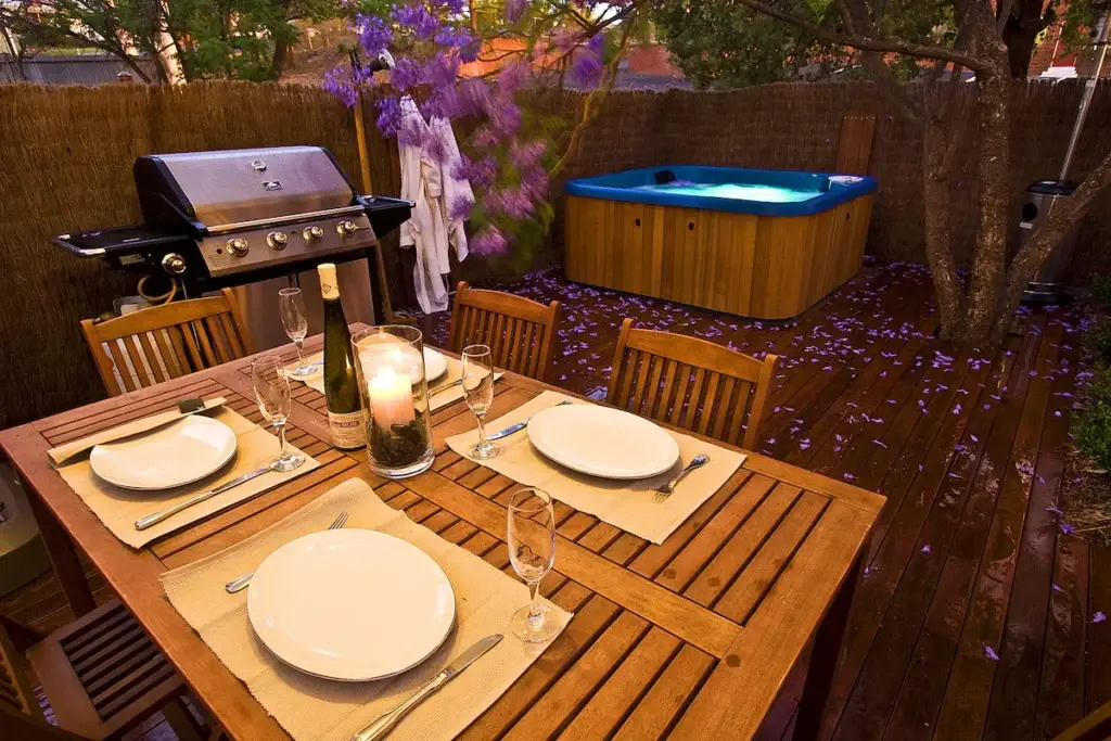 The old Parkes Convent. Outdoor dining under a tree with a spa in the back yard.