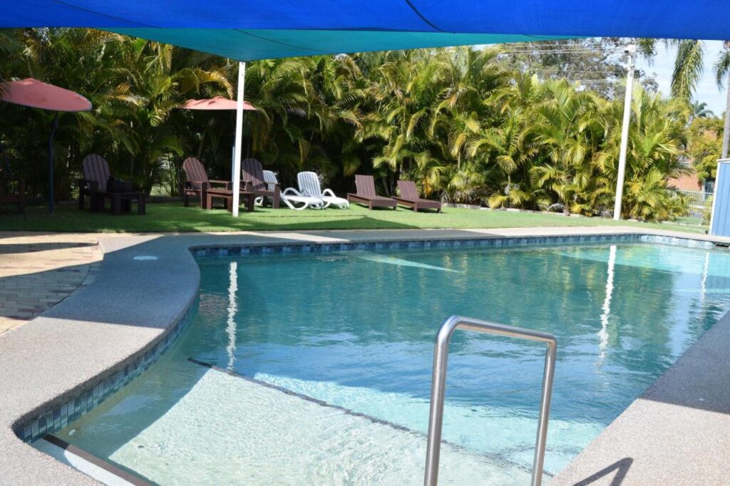 A relaxing pool with deck chairs and a cover from the hot sun. This pool is great to unwind at Pyramid Holiday Park